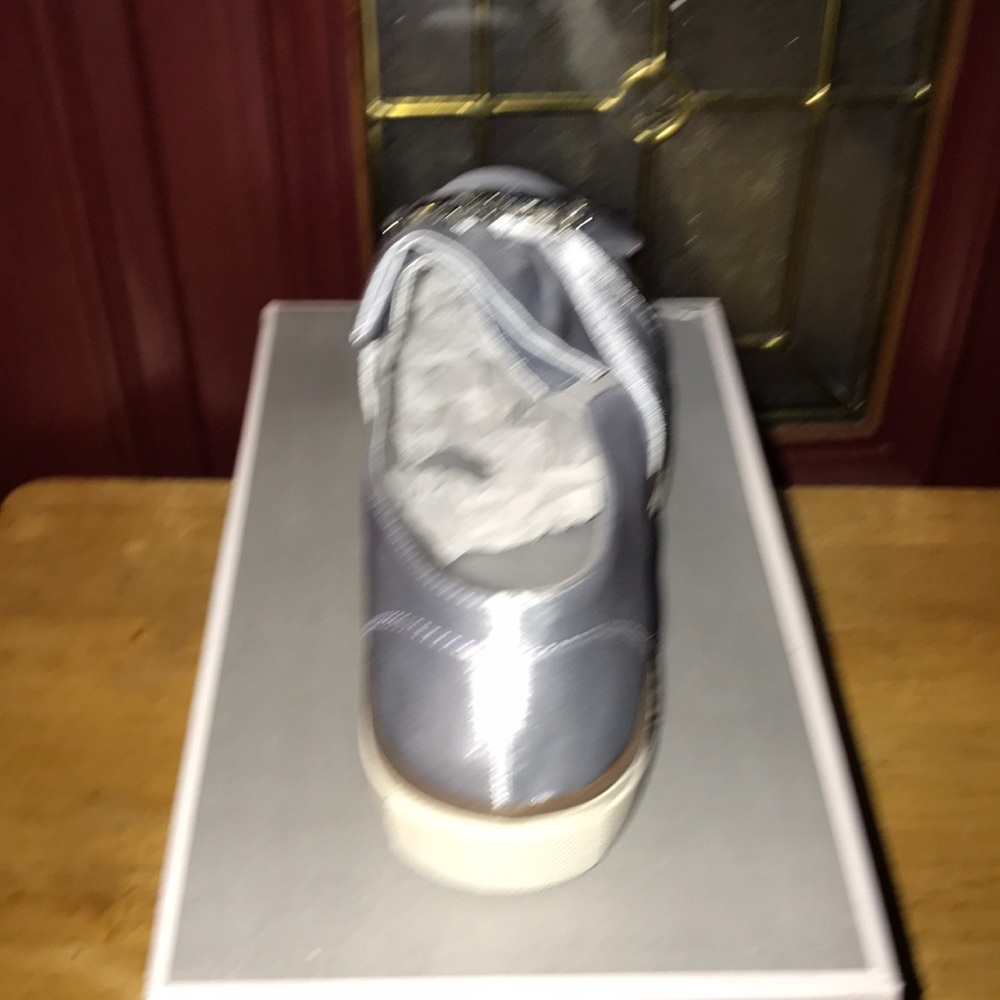 Shoe - Picture 2 of 5
